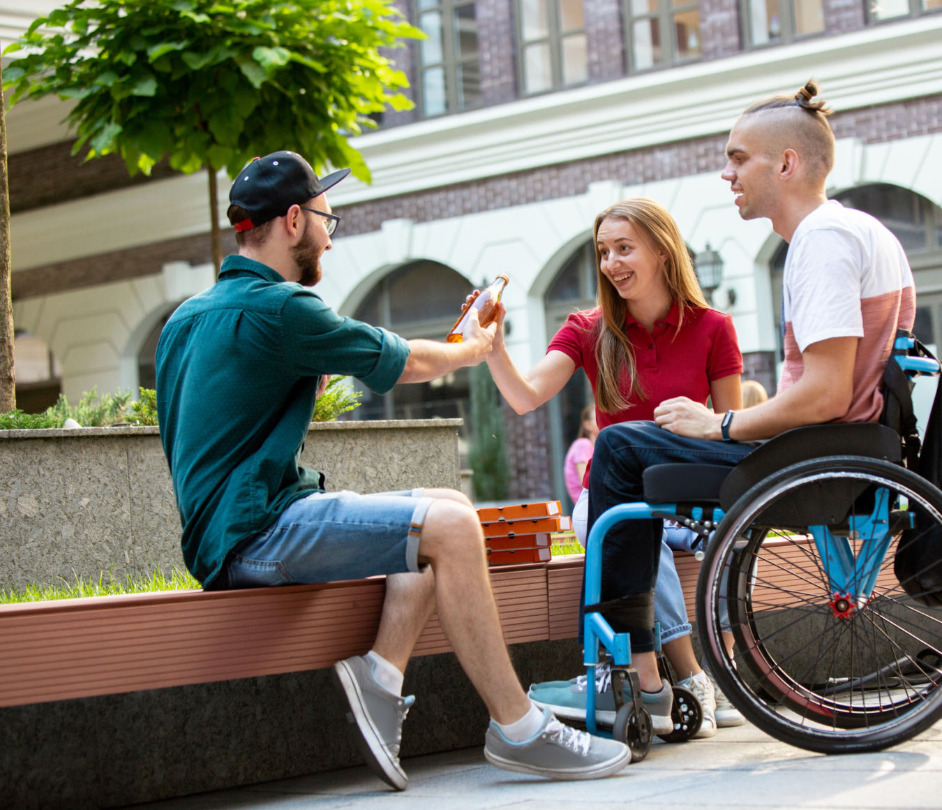 Plateformes citoyennes publiques vs privées : qui veut la peau de l’engagement citoyen ?